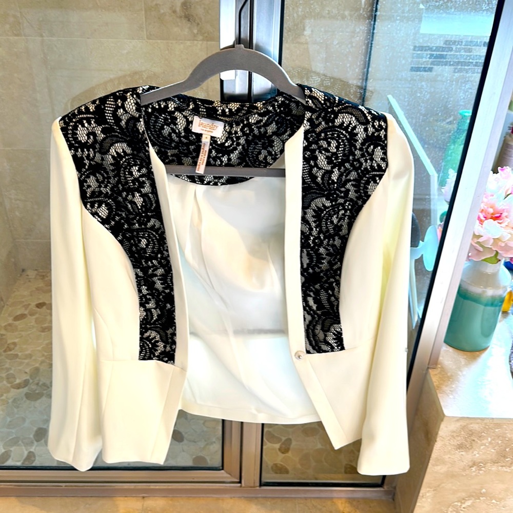 New Laundry Blazer Off White and Black Lace Size 4